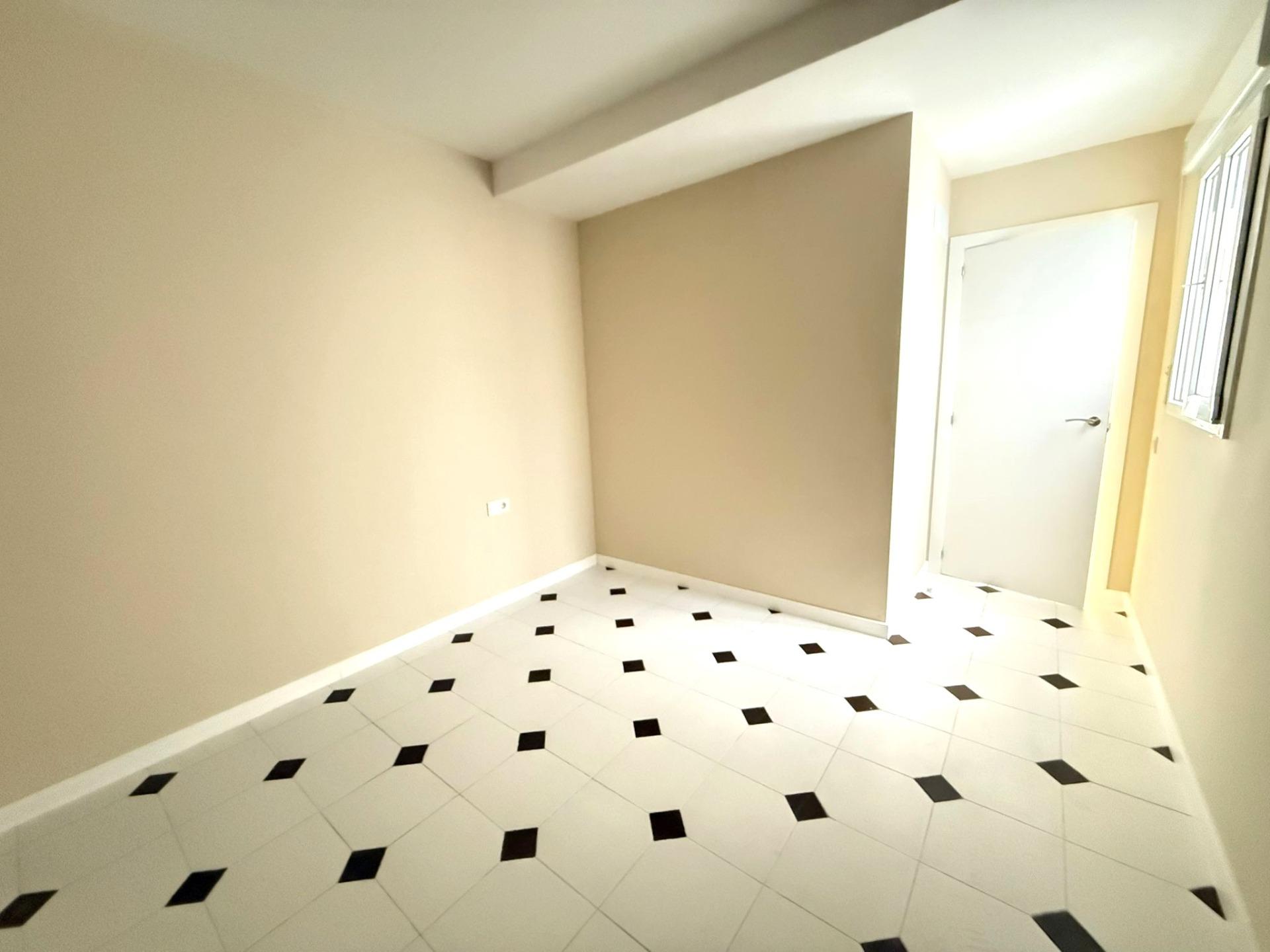 Bedroom in apartment for sale in Torrevieja