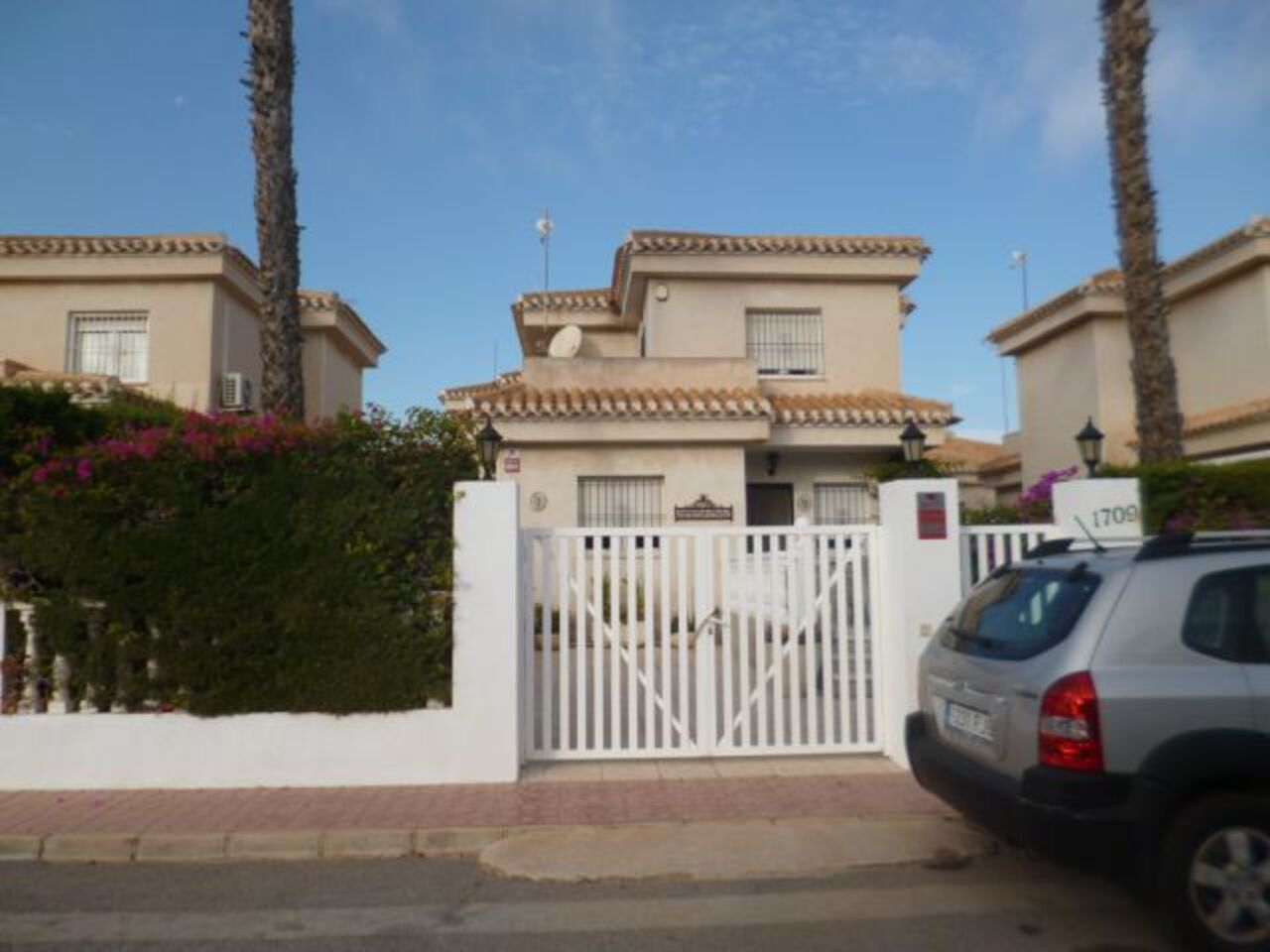 A Fabulous 3 bedroom detached Villa located in Playa Flamenca, south facing with private garden, pot