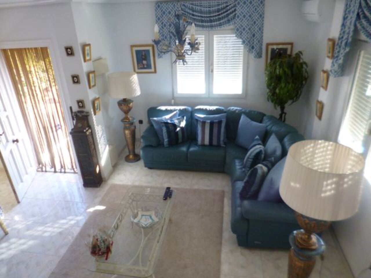 Kitchen in villa for sale in Playa Flamenca