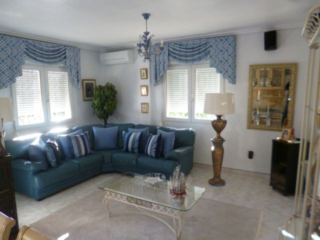 A Fabulous 3 bedroom detached Villa located in Playa Flamenca, south facing with private garden, pot