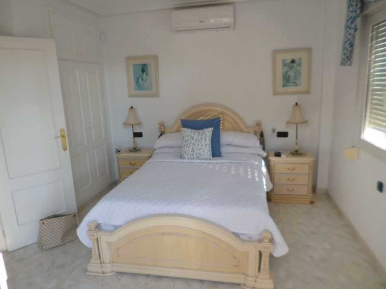 A Fabulous 3 bedroom detached Villa located in Playa Flamenca, south facing with private garden, pot