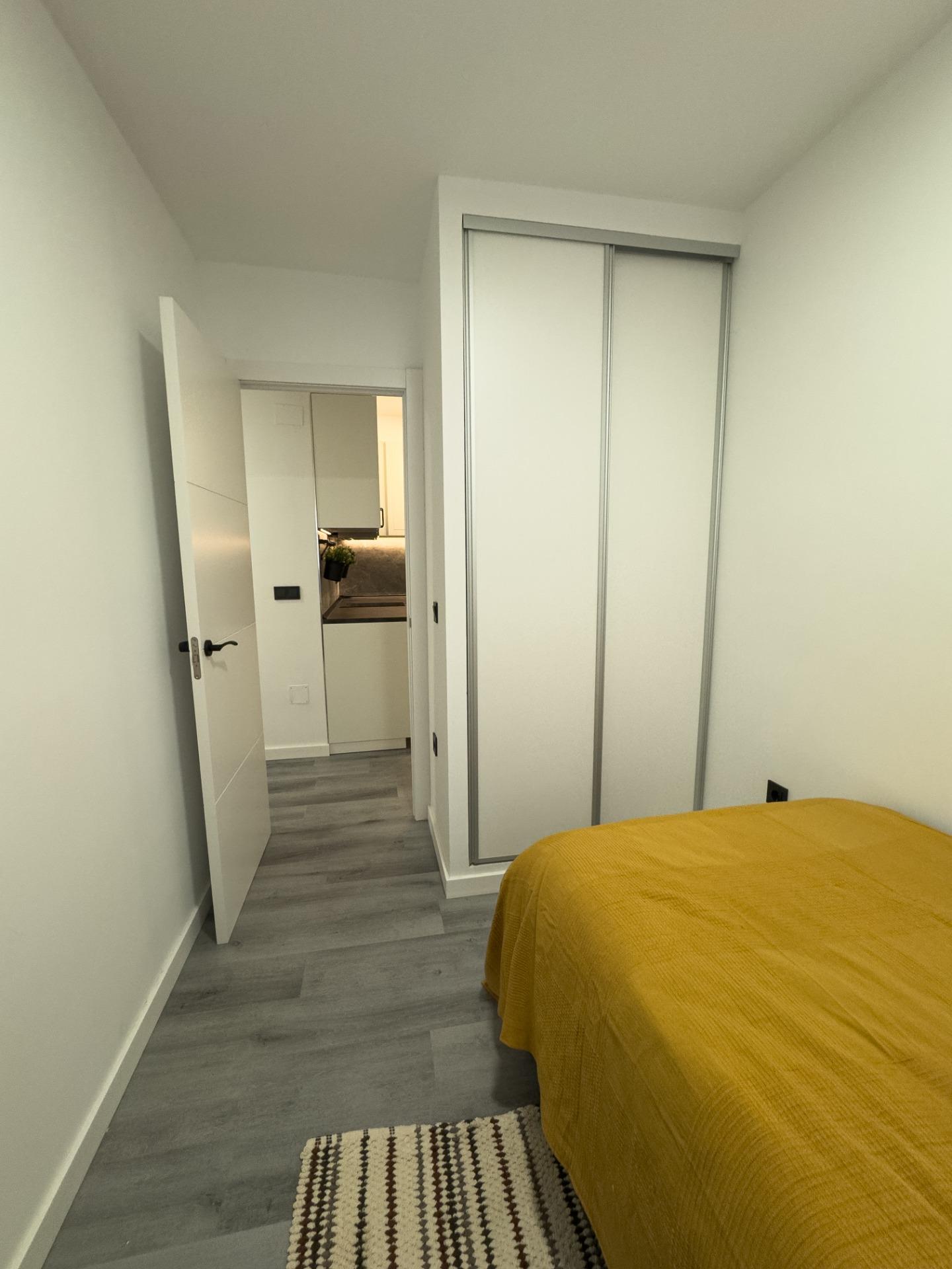 Master bedroom in apartment for sale in Torrevieja