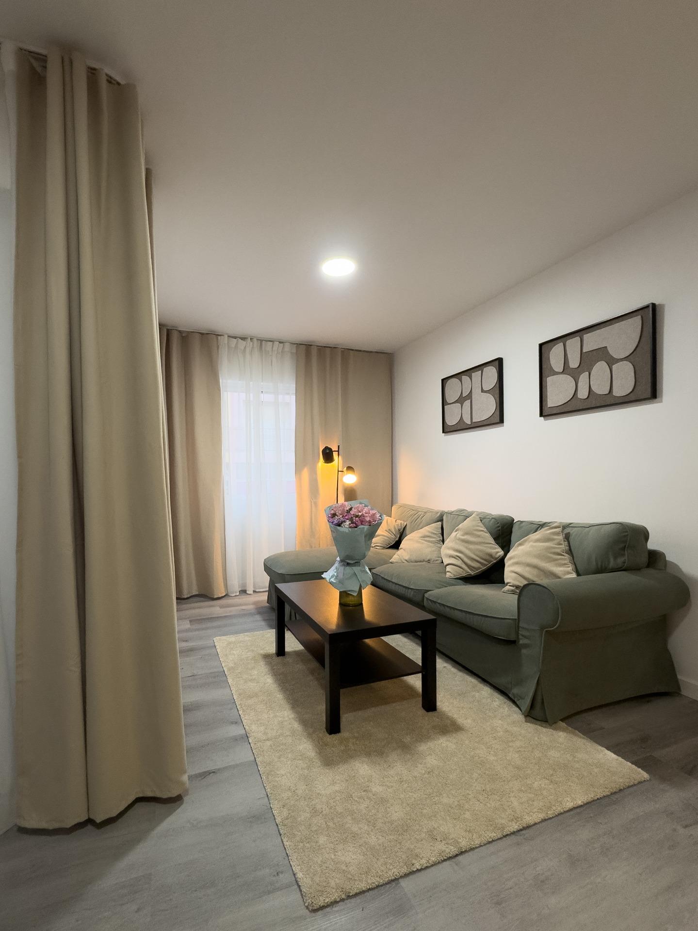 Refurbished 2-bedroom flat with terrace next to Los Locos beach This cosy, renovated flat is a real