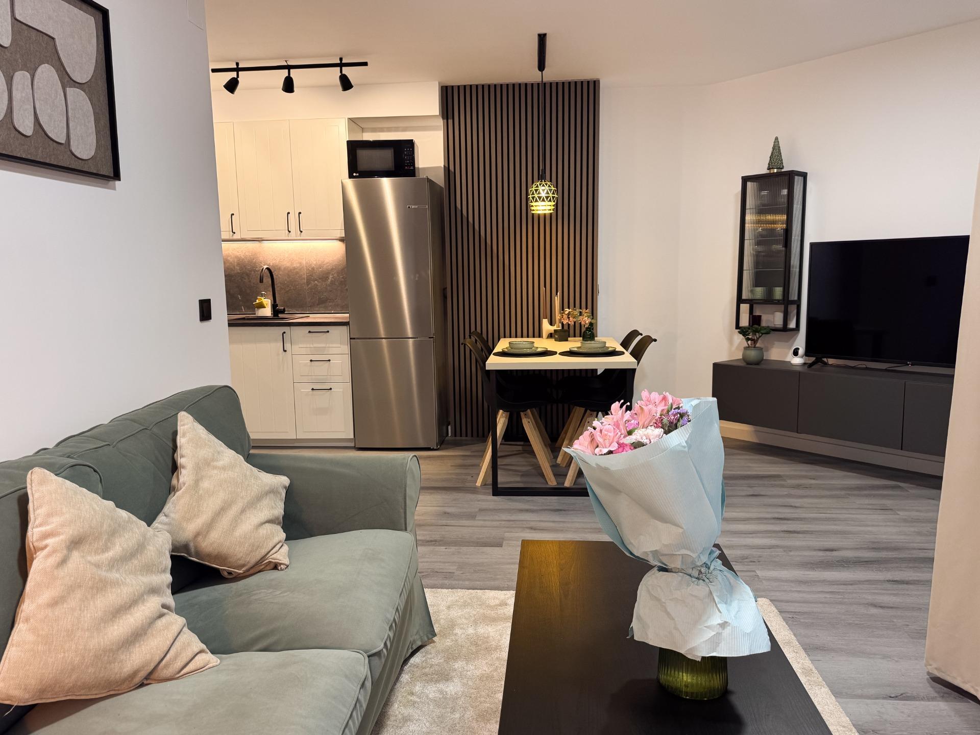 Refurbished 2-bedroom flat with terrace next to Los Locos beach This cosy, renovated flat is a real