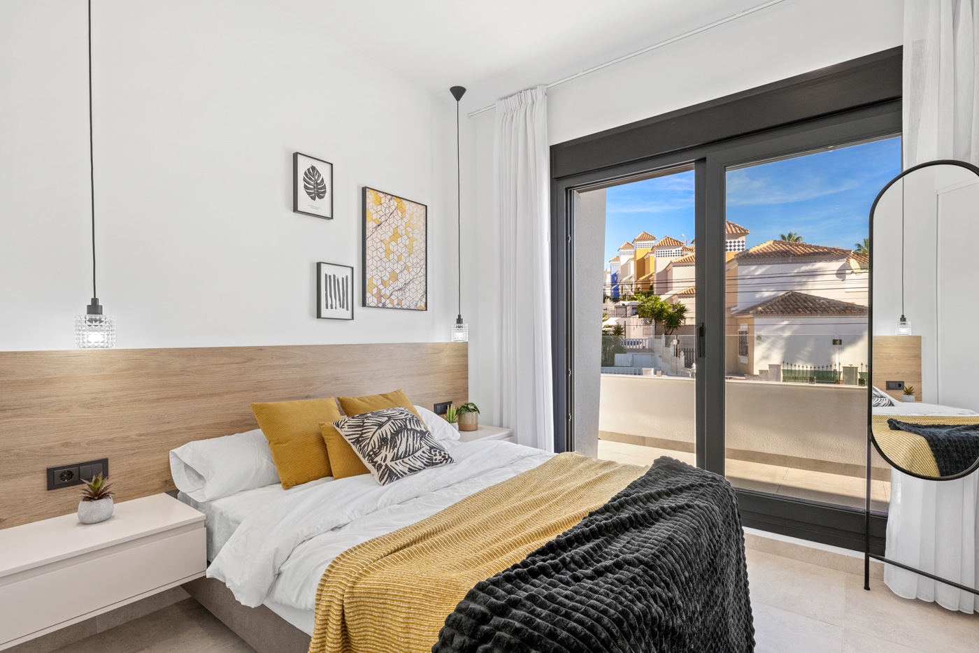 Terrace in villa for sale in Orihuela Costa