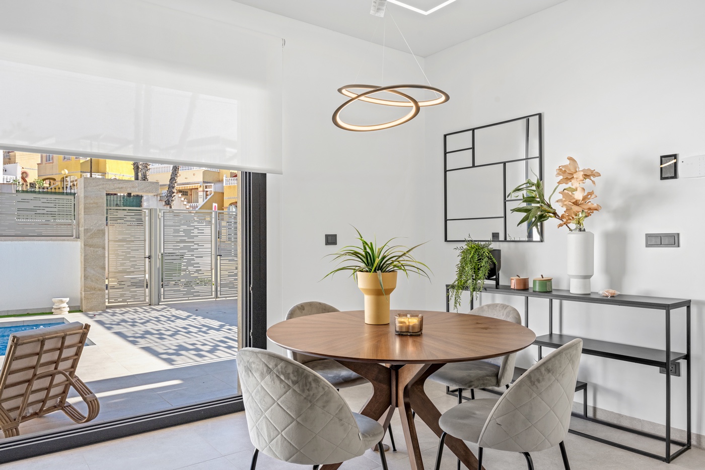 Dining area in villa for sale in Orihuela Costa