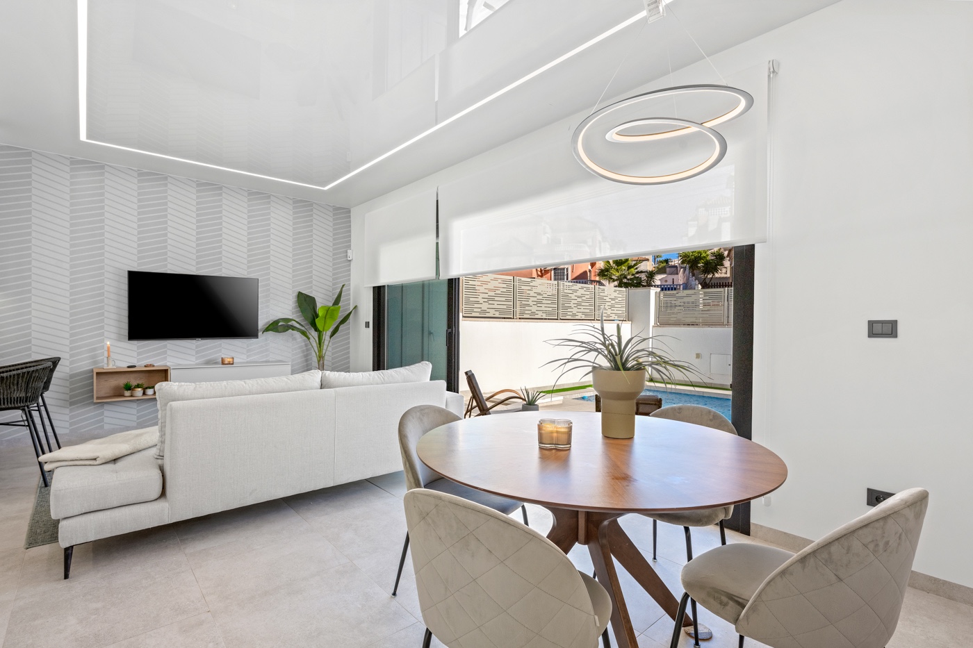 Bedroom in villa for sale in Orihuela Costa