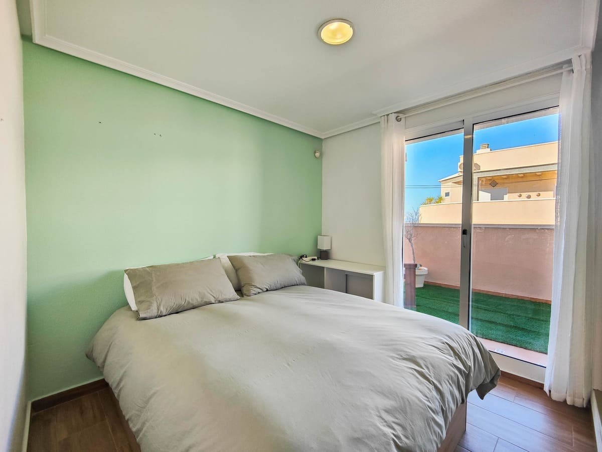 Master bedroom in penthouse for sale in Torrevieja