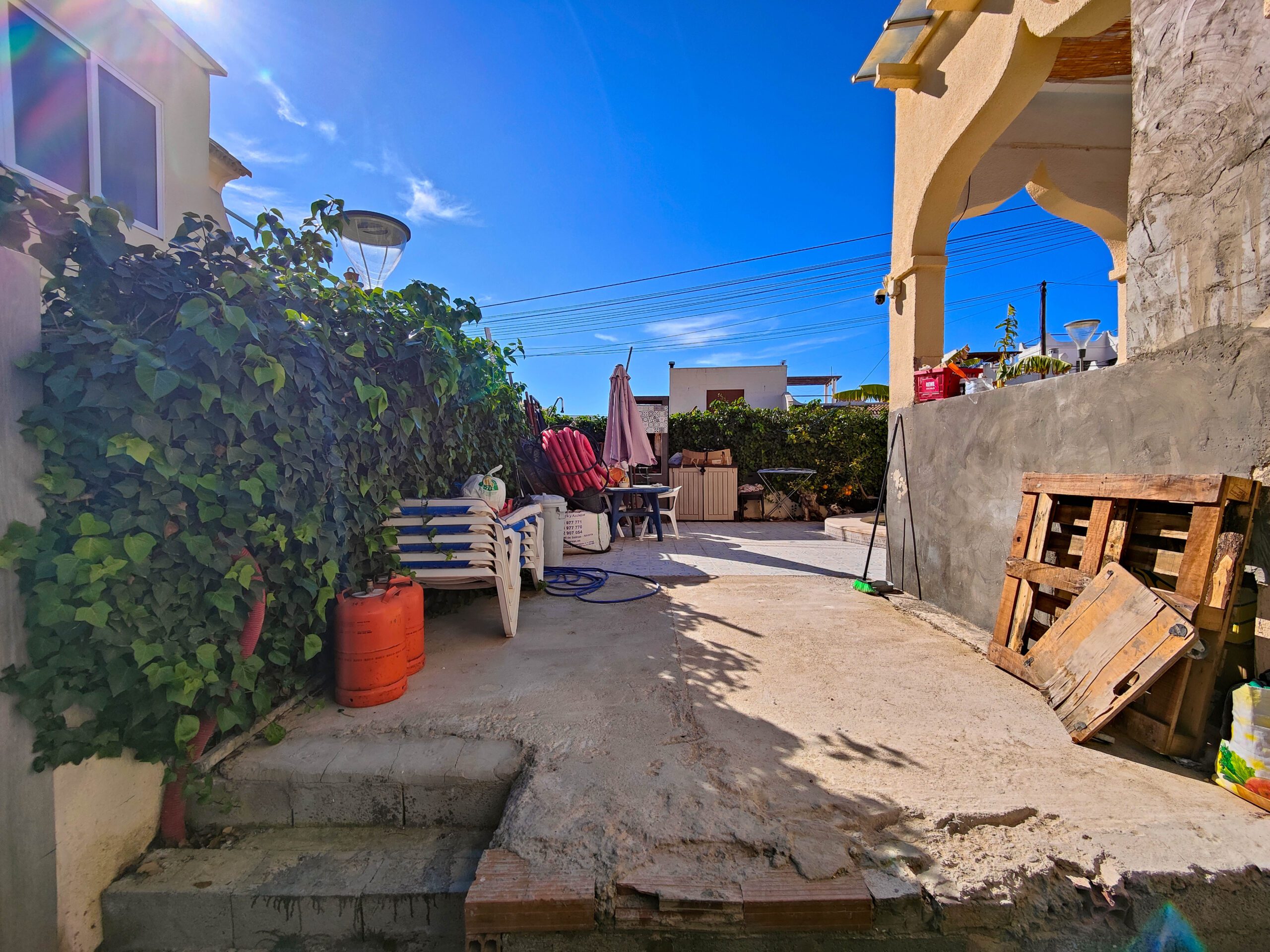 Exterior view in terraced for sale in San Miguel de Salinas
