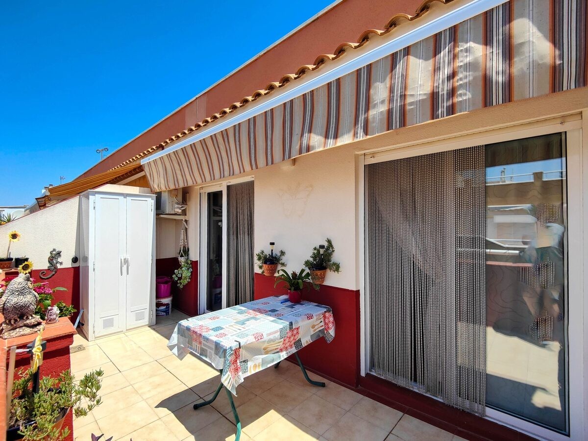 Sunny penthouse for sale in Torrevieja