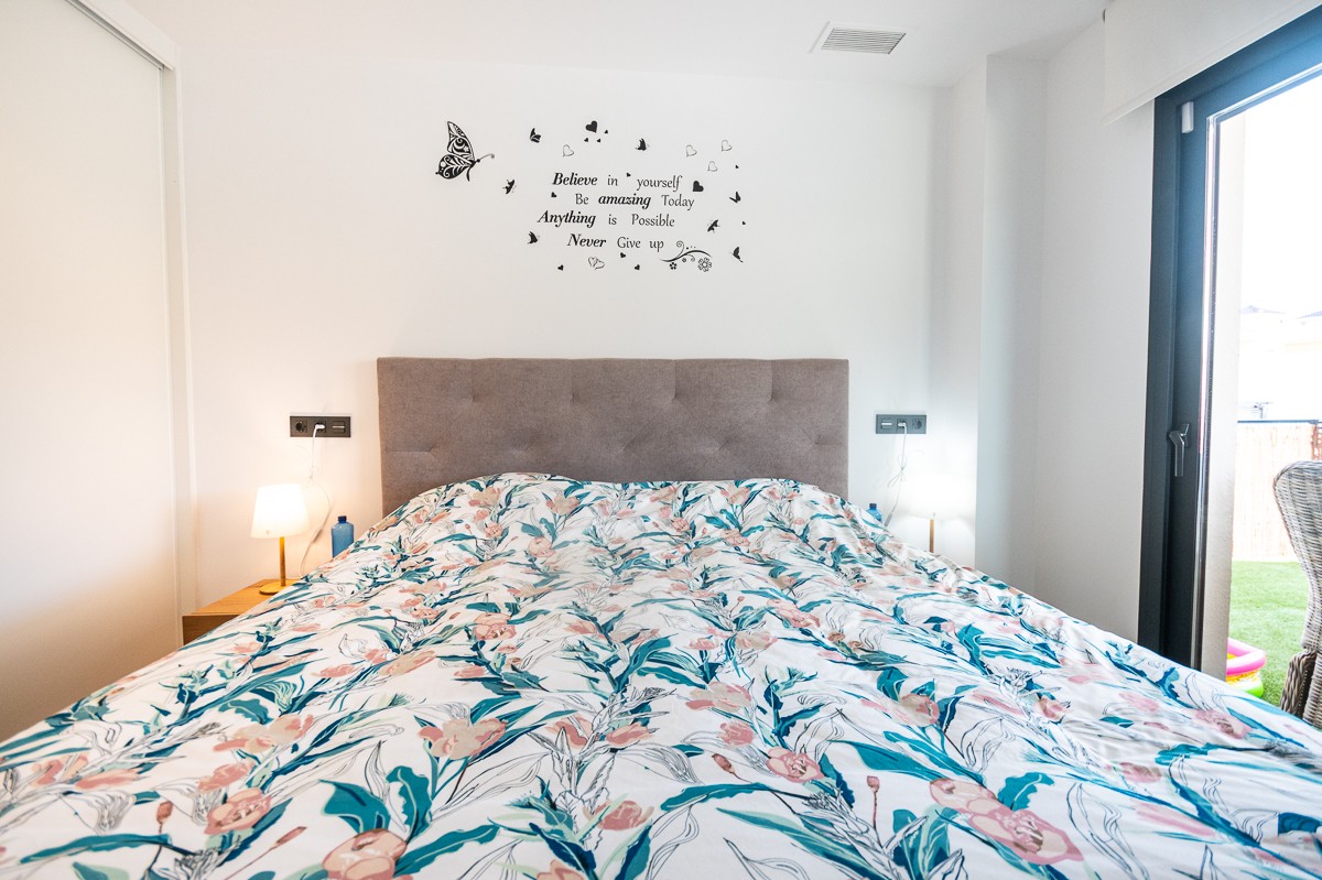 Master bedroom in apartment for sale in Algorfa