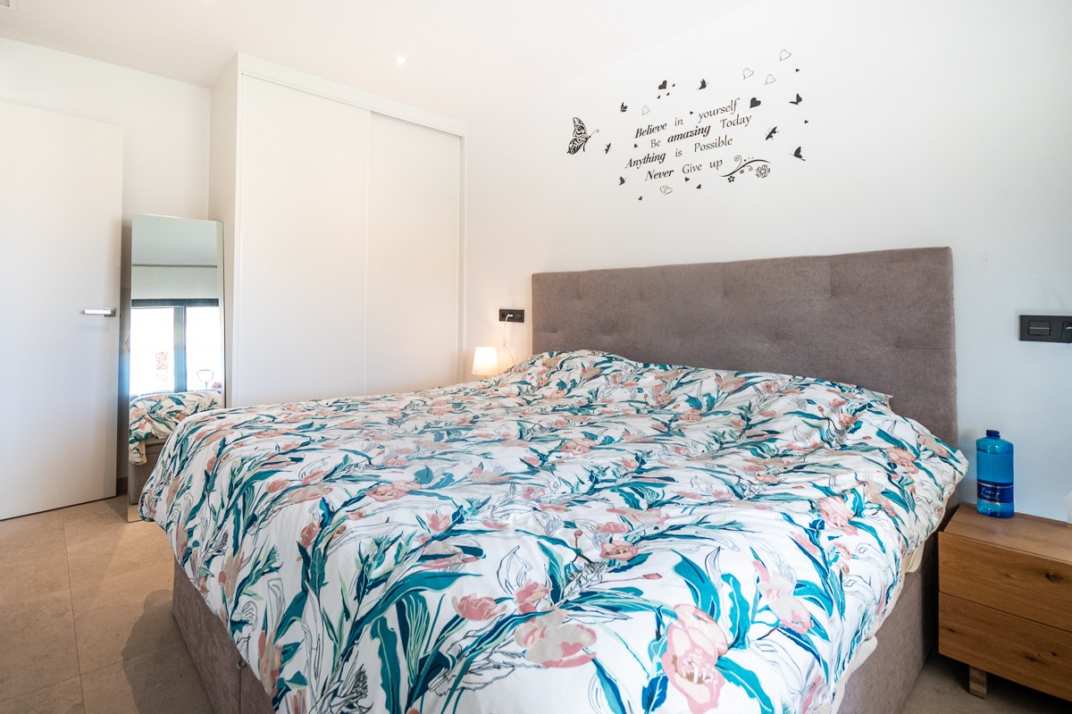 Bathroom in apartment for sale in Algorfa
