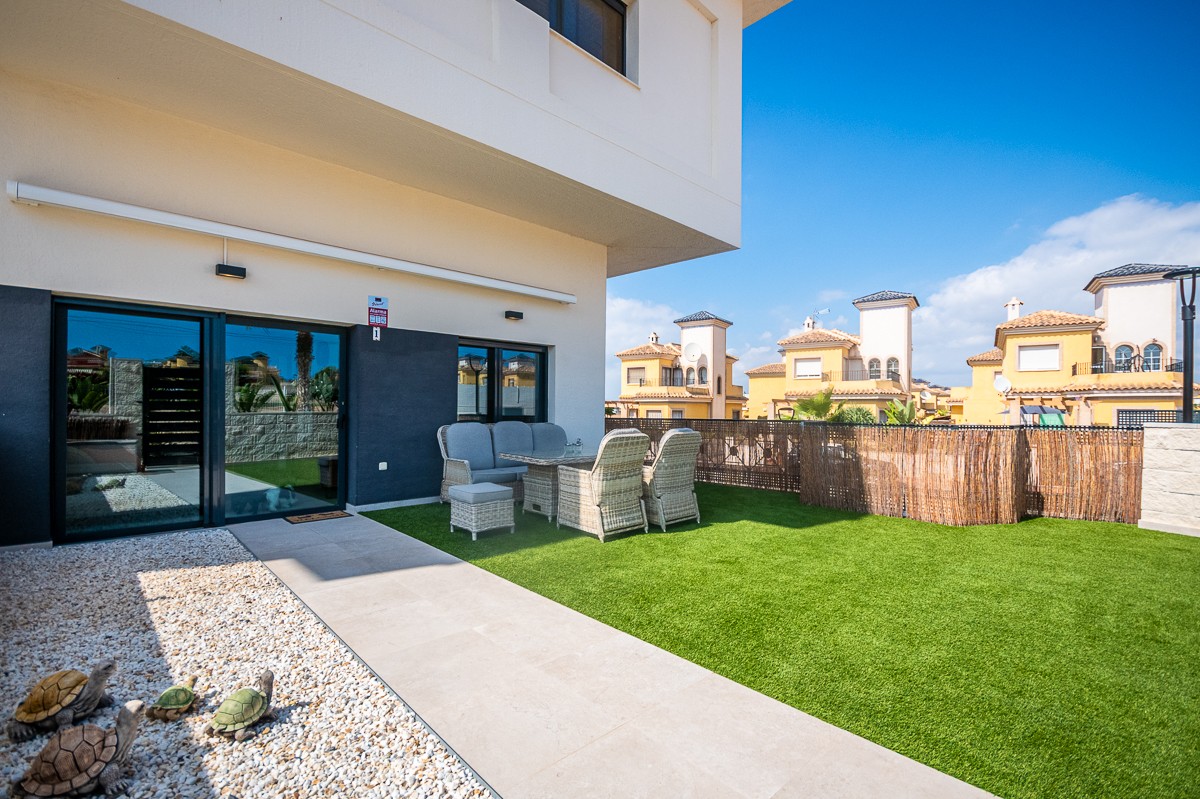 Dining area in apartment for sale in Algorfa
