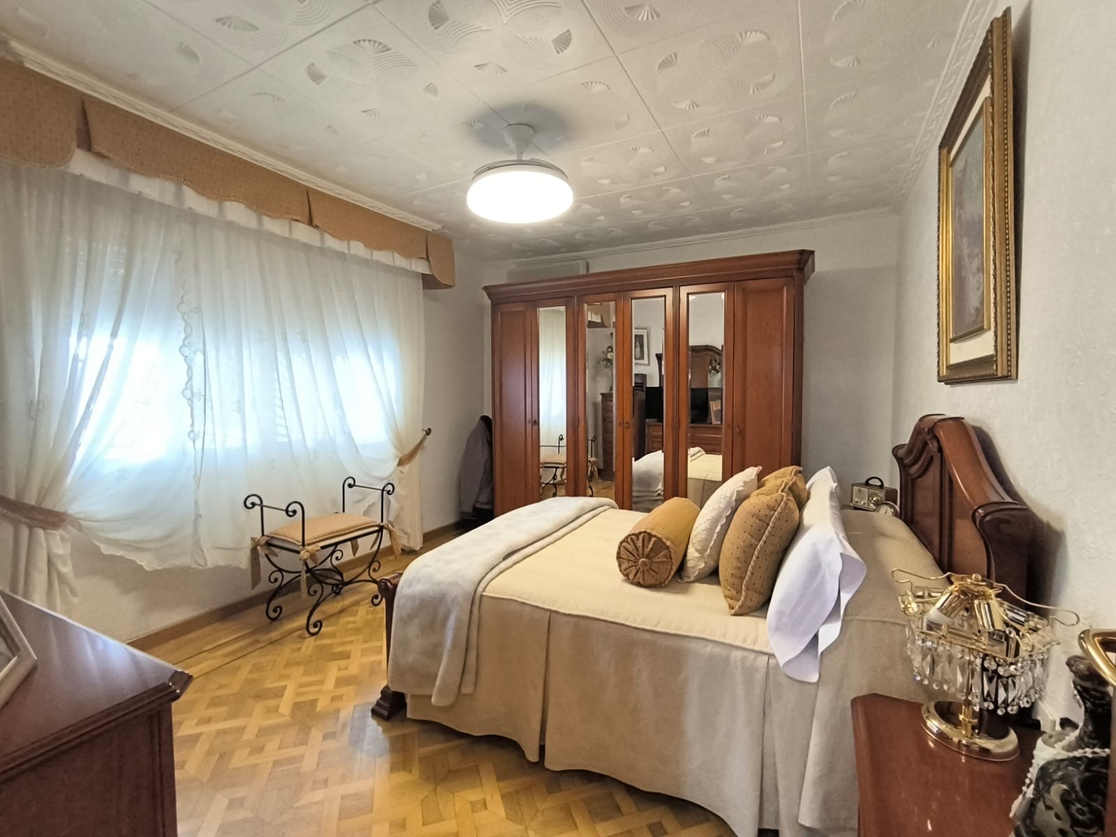 Exterior view in villa for sale in Sax