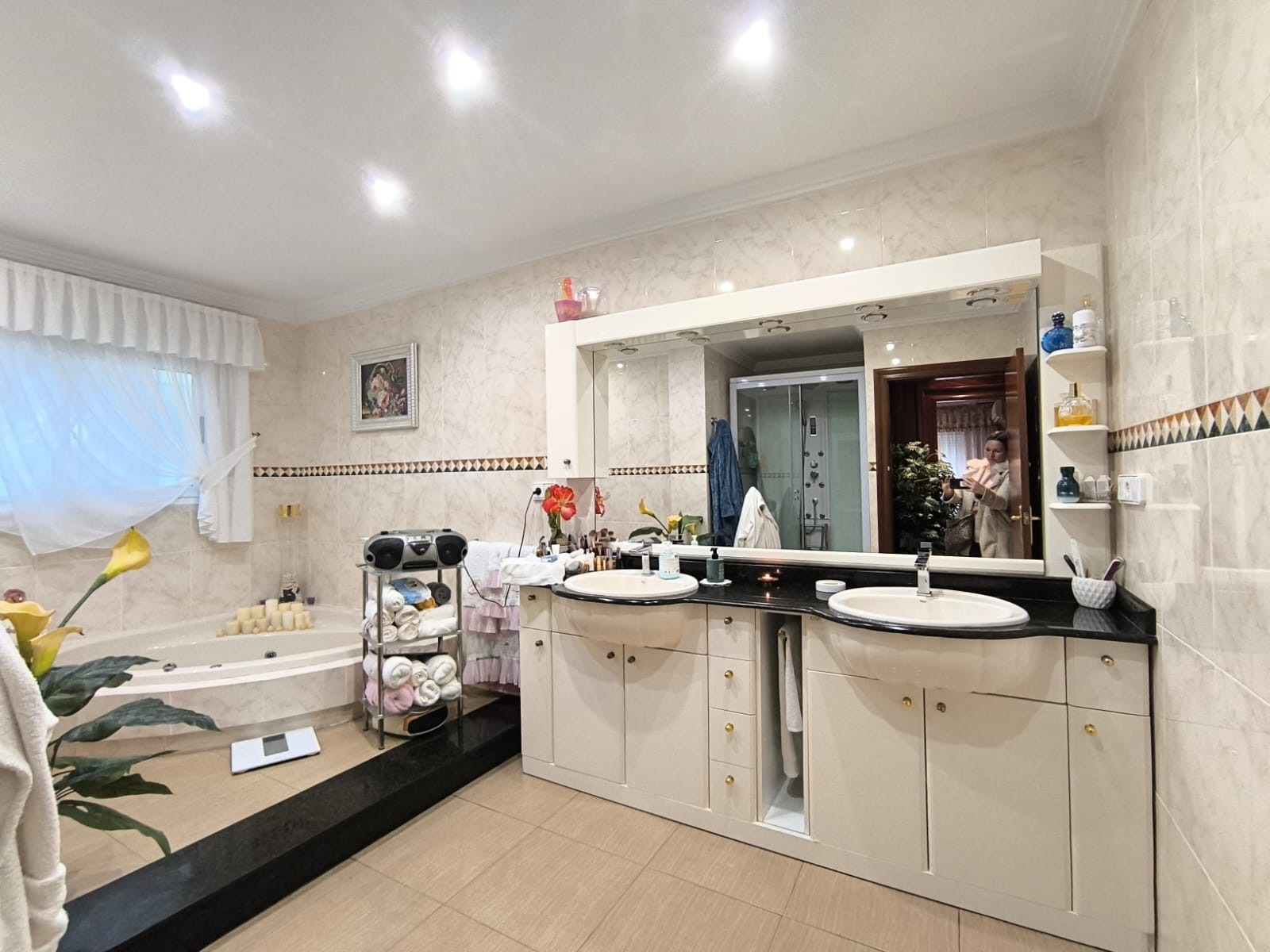 Living room in villa for sale in Sax