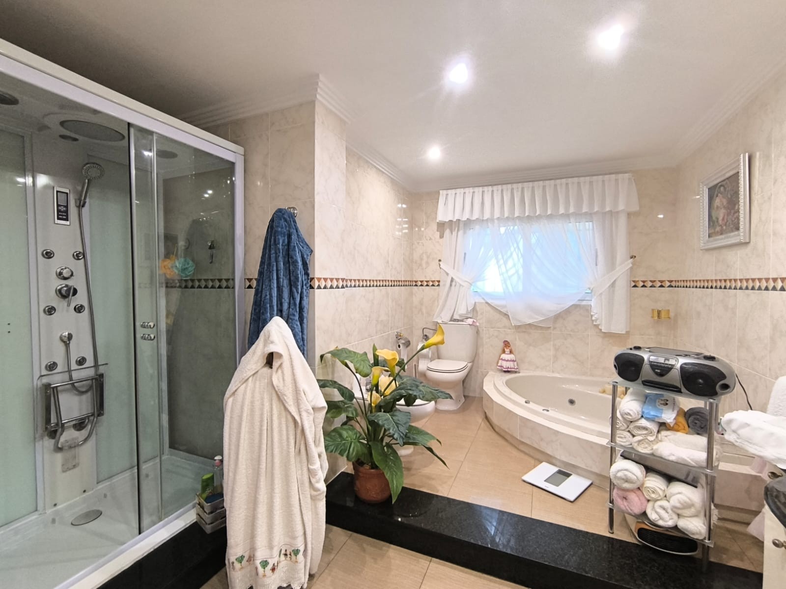 Kitchen in villa for sale in Sax