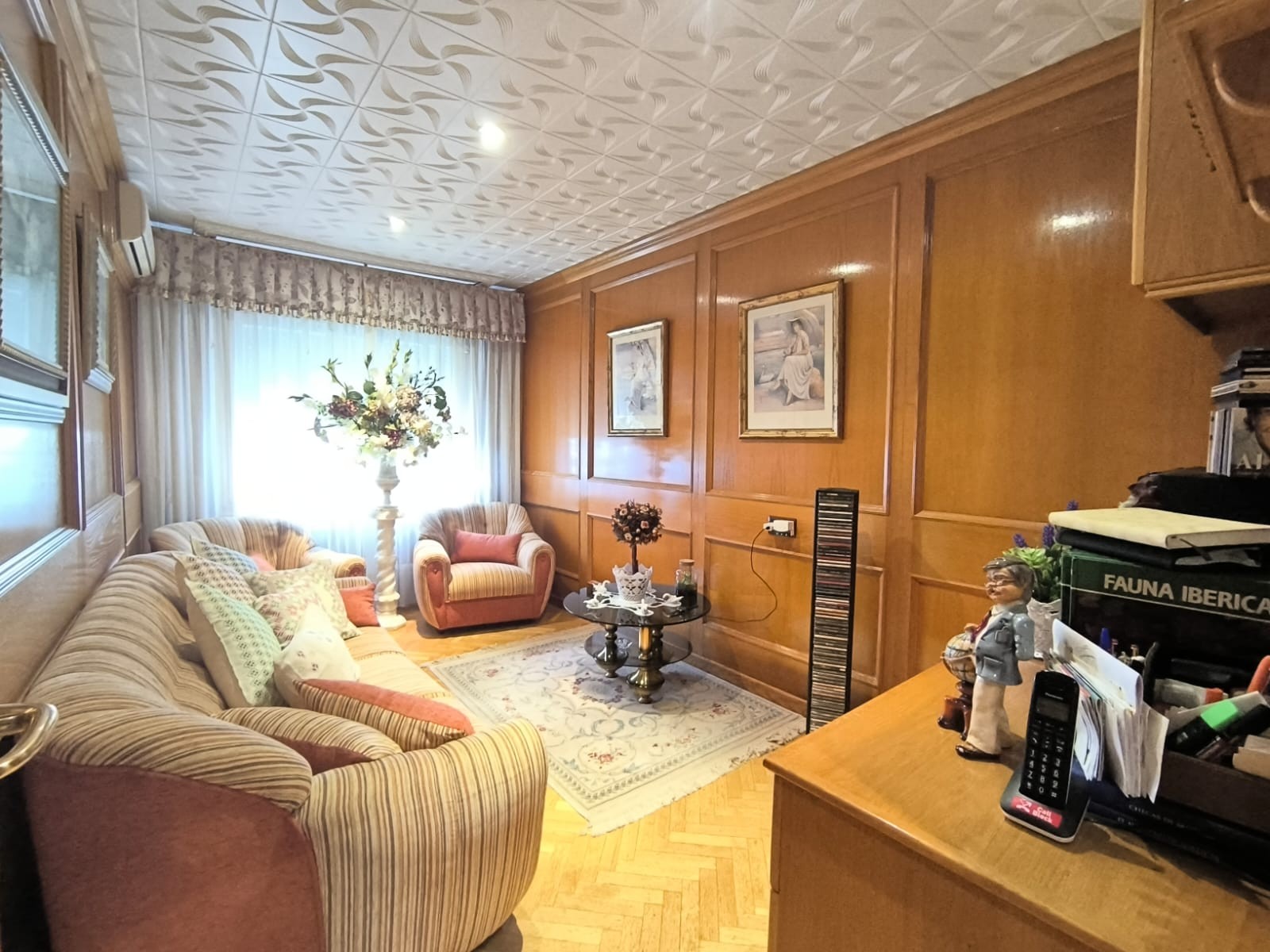 Terrace in villa for sale in Sax