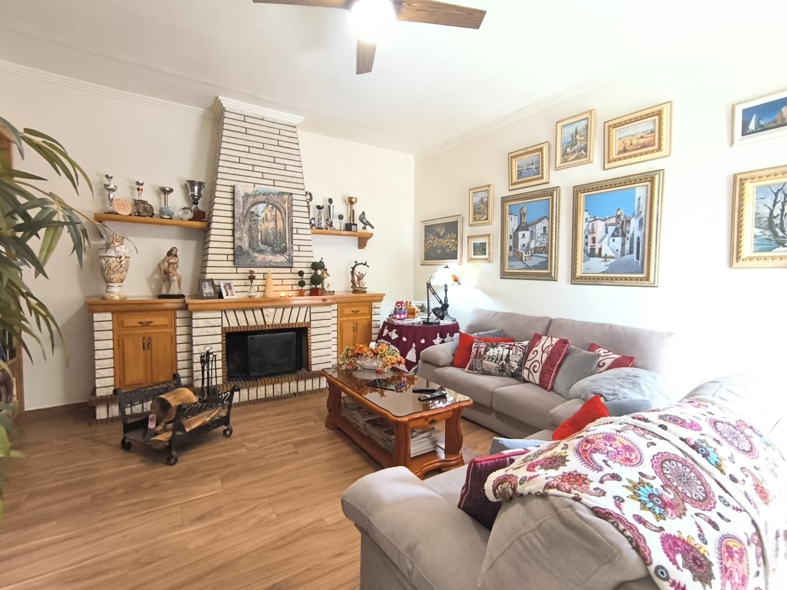 Garden in villa for sale in Sax