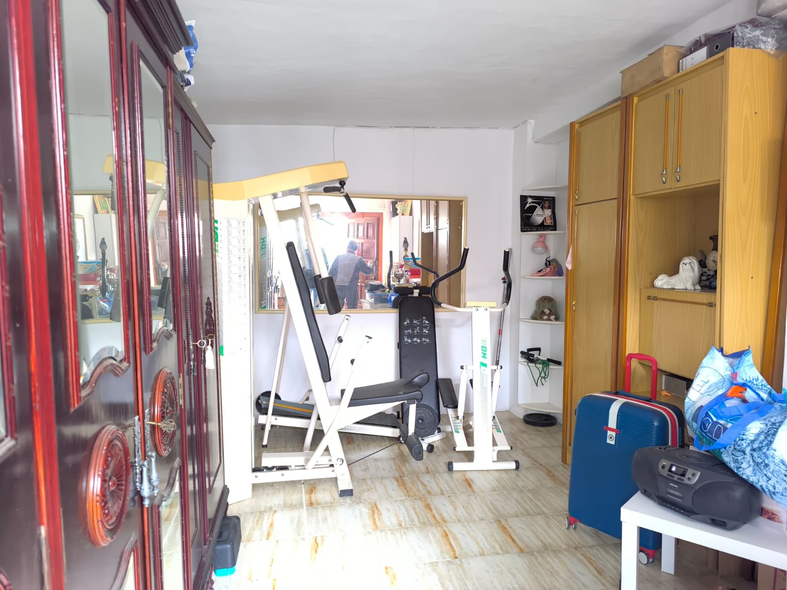 Bedroom in villa for sale in Sax