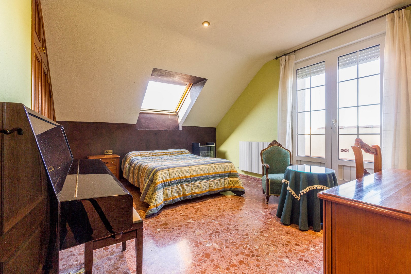 Garden in villa for sale in Yecla