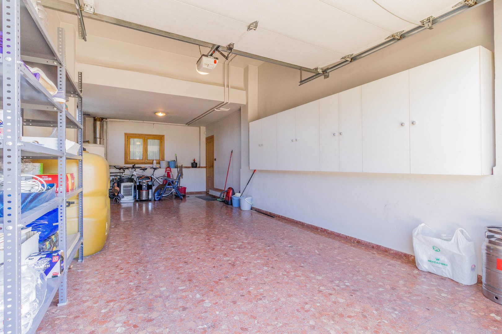 Bedroom in villa for sale in Yecla