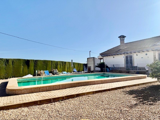 Kitchen in villa for sale in Avileses