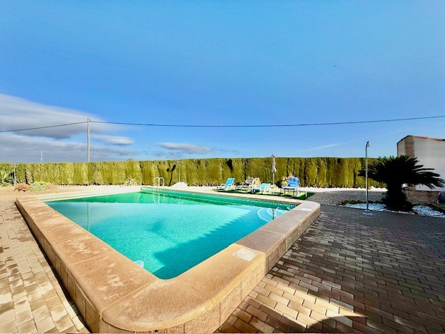 Dining area in villa for sale in Avileses