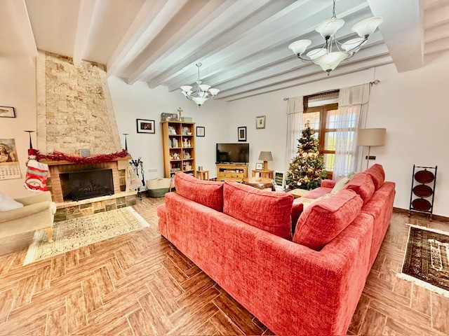Garden in villa for sale in Avileses