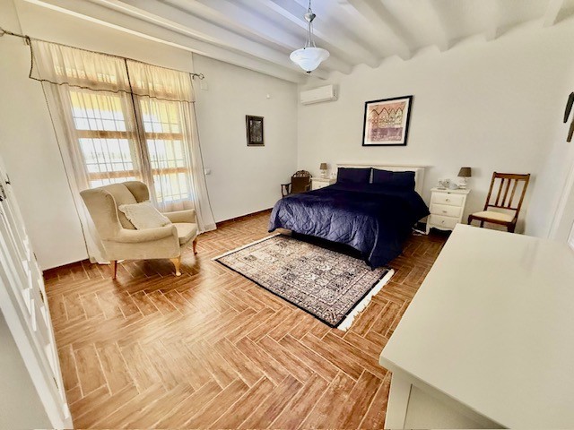 Garden in villa for sale in Avileses