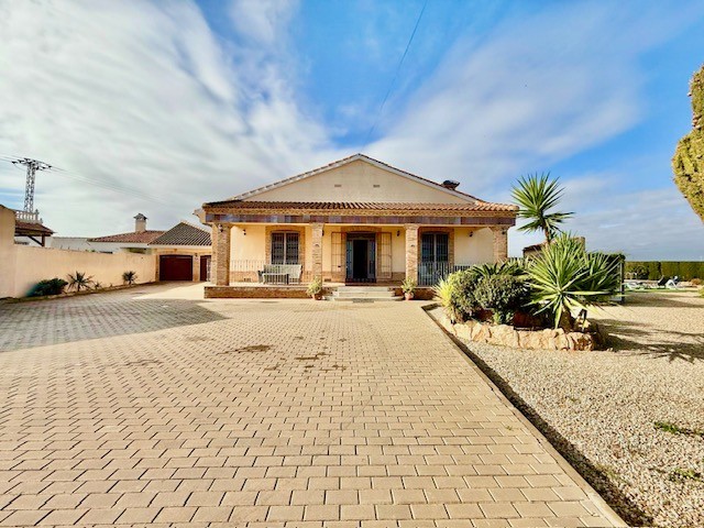 Pool area in villa for sale in Avileses