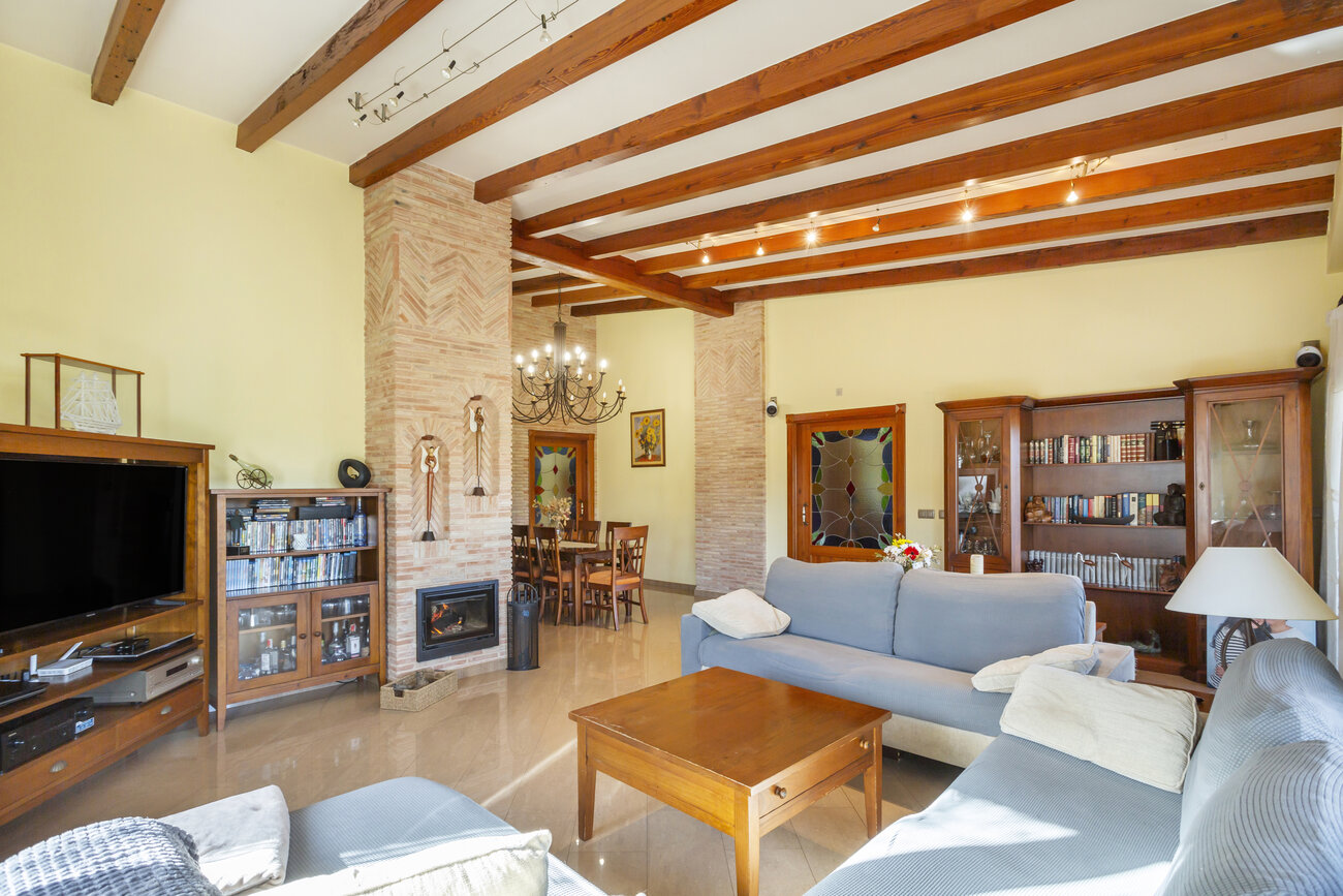 Master bedroom in villa for sale in Torrevieja