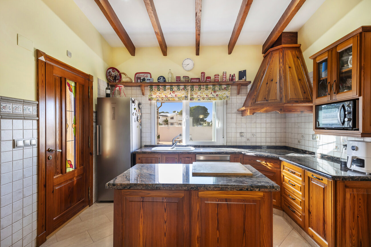 Pool area in villa for sale in Torrevieja