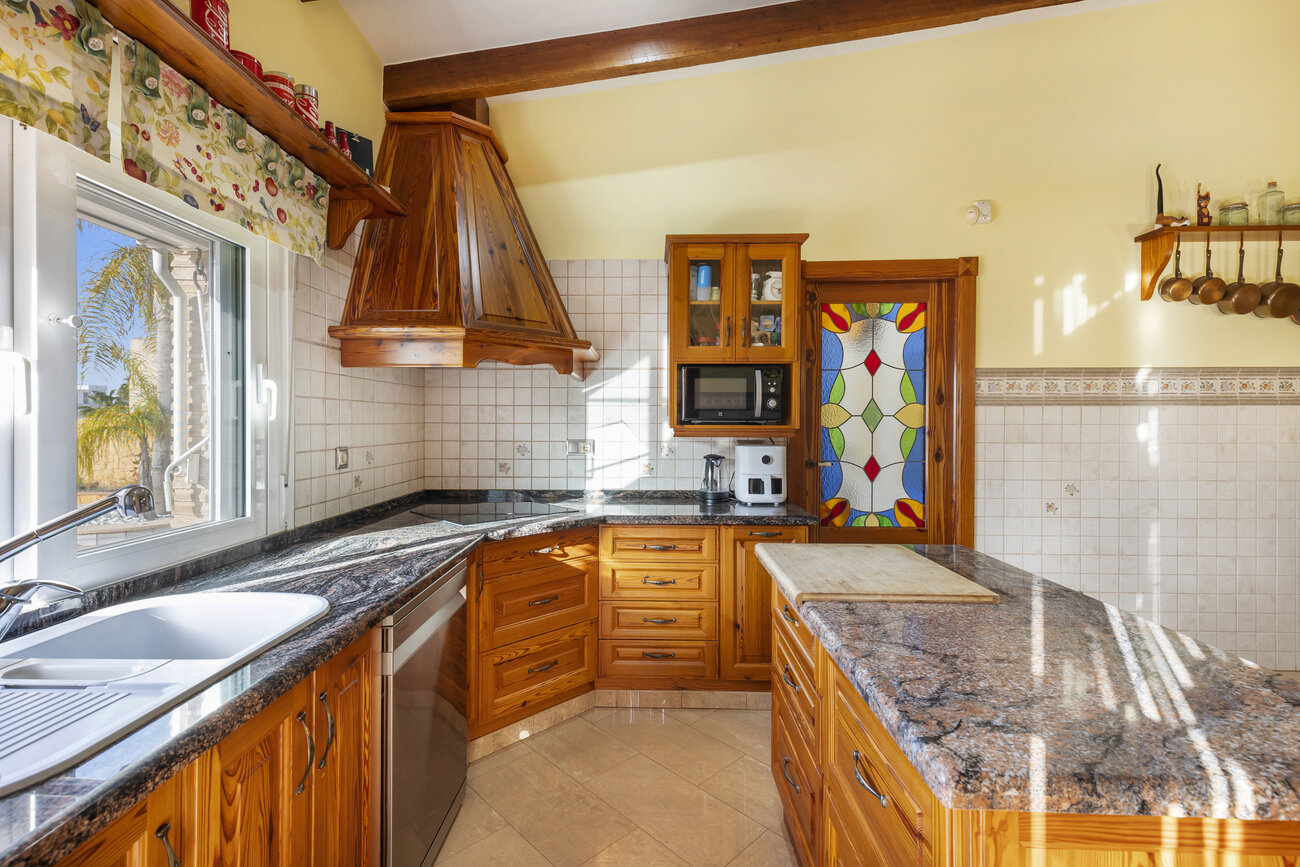 Bedroom in villa for sale in Torrevieja