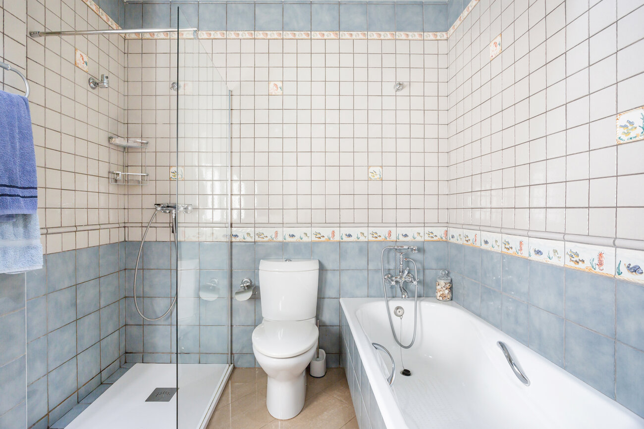 Bathroom in villa for sale in Torrevieja