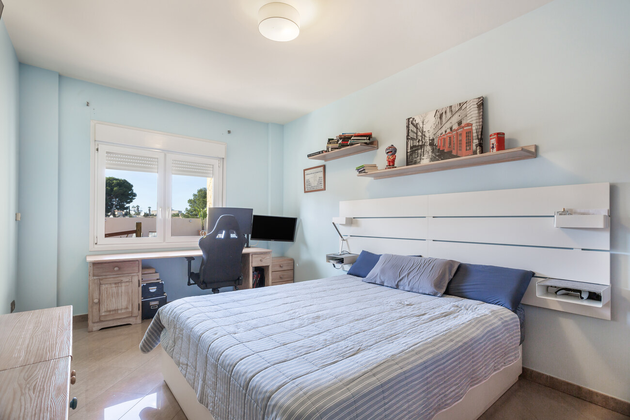 Pool area in villa for sale in Torrevieja