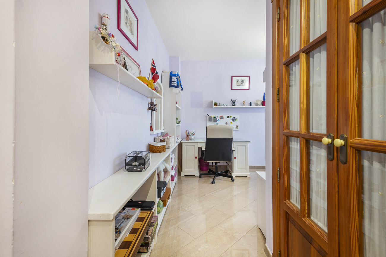 Bedroom in villa for sale in Torrevieja