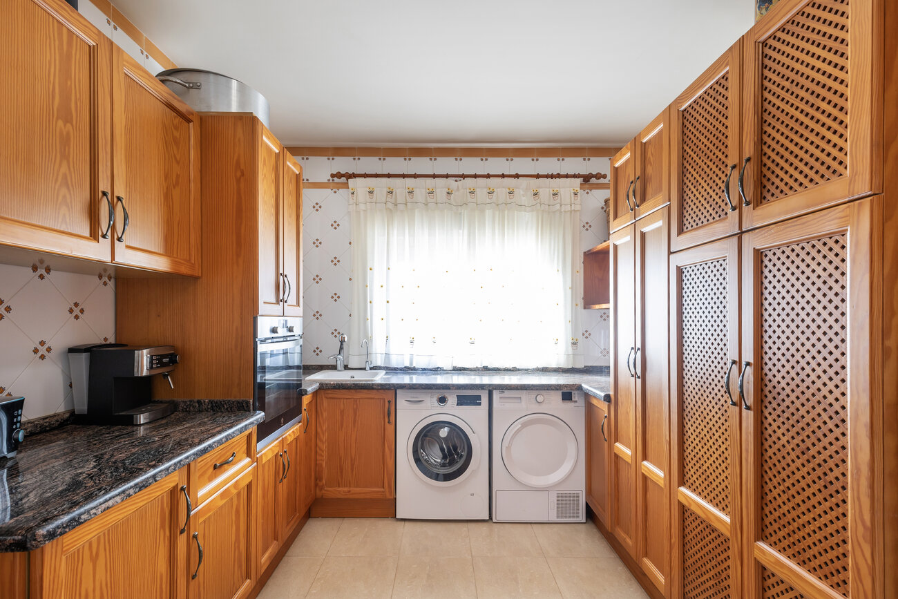 Bedroom in villa for sale in Torrevieja