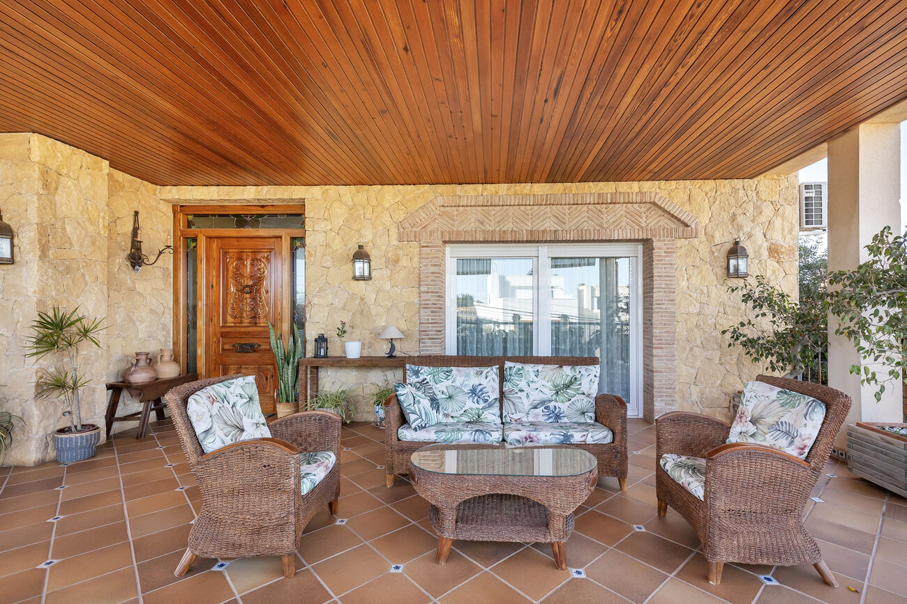 Pool area in villa for sale in Torrevieja