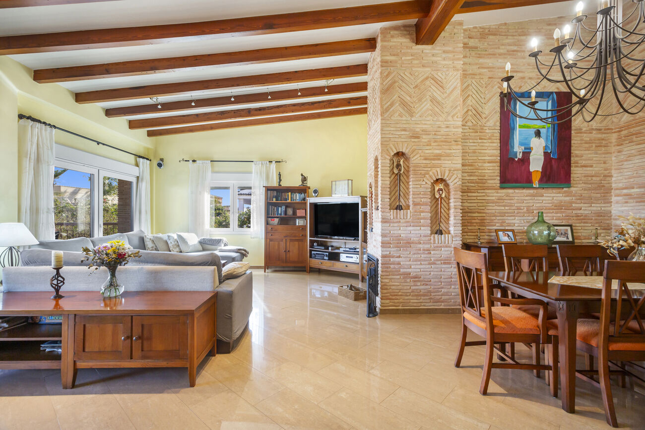 Bedroom in villa for sale in Torrevieja