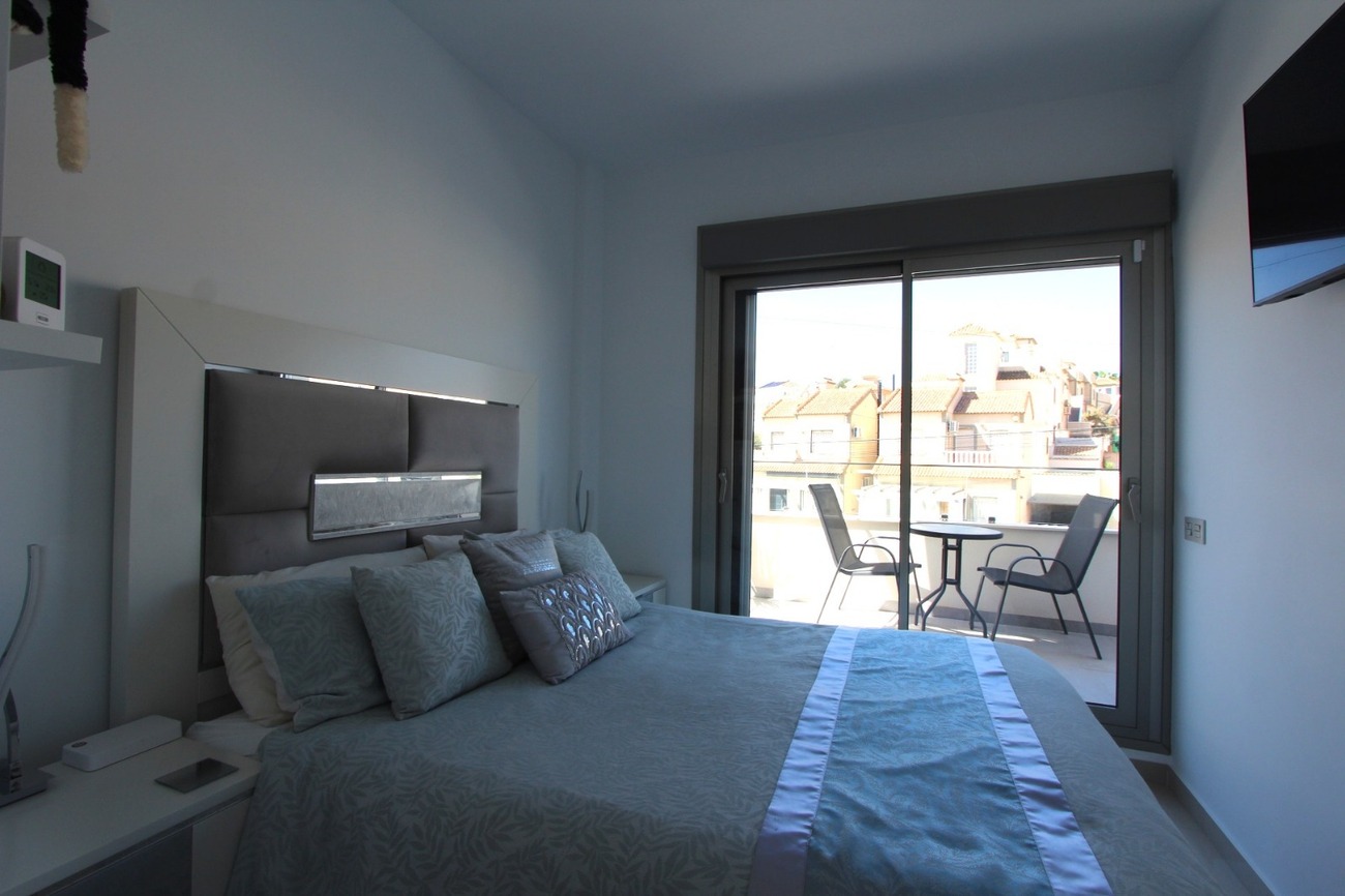 Master bedroom in villa for sale in Villamartin