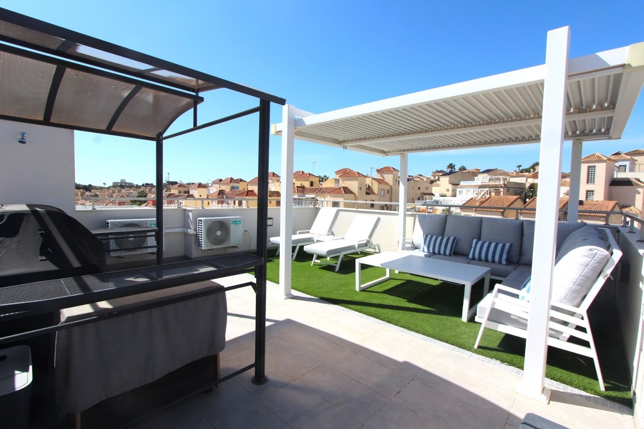 Master bedroom in villa for sale in Villamartin
