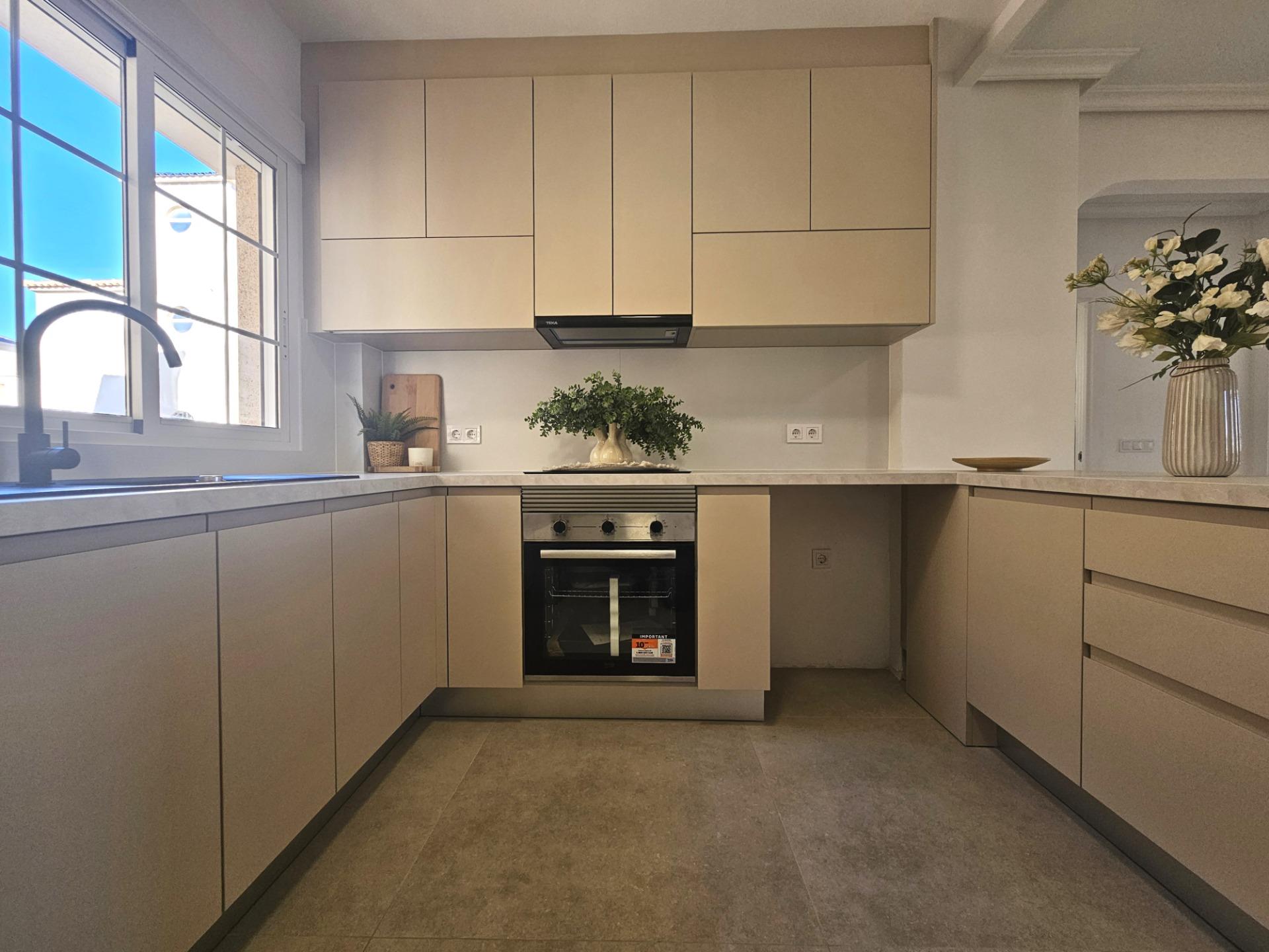 Bedroom in apartment for sale in Orihuela Costa