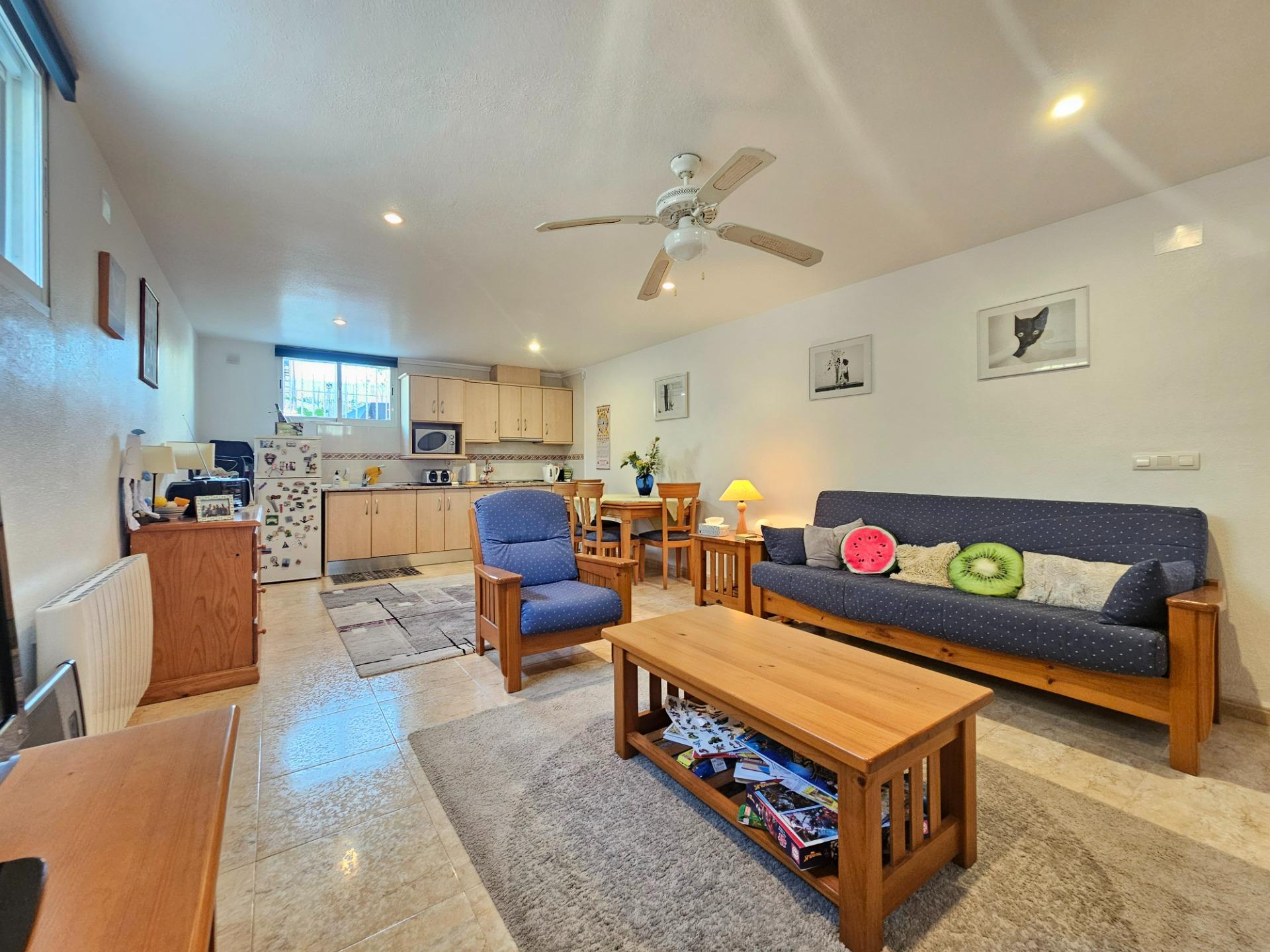 Master bedroom in villa for sale in Benijofar