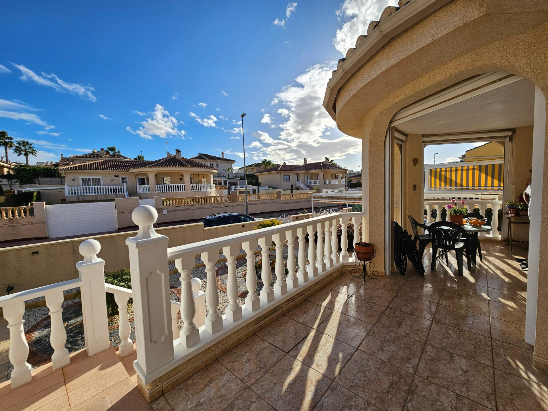 Bedroom in villa for sale in Benijofar