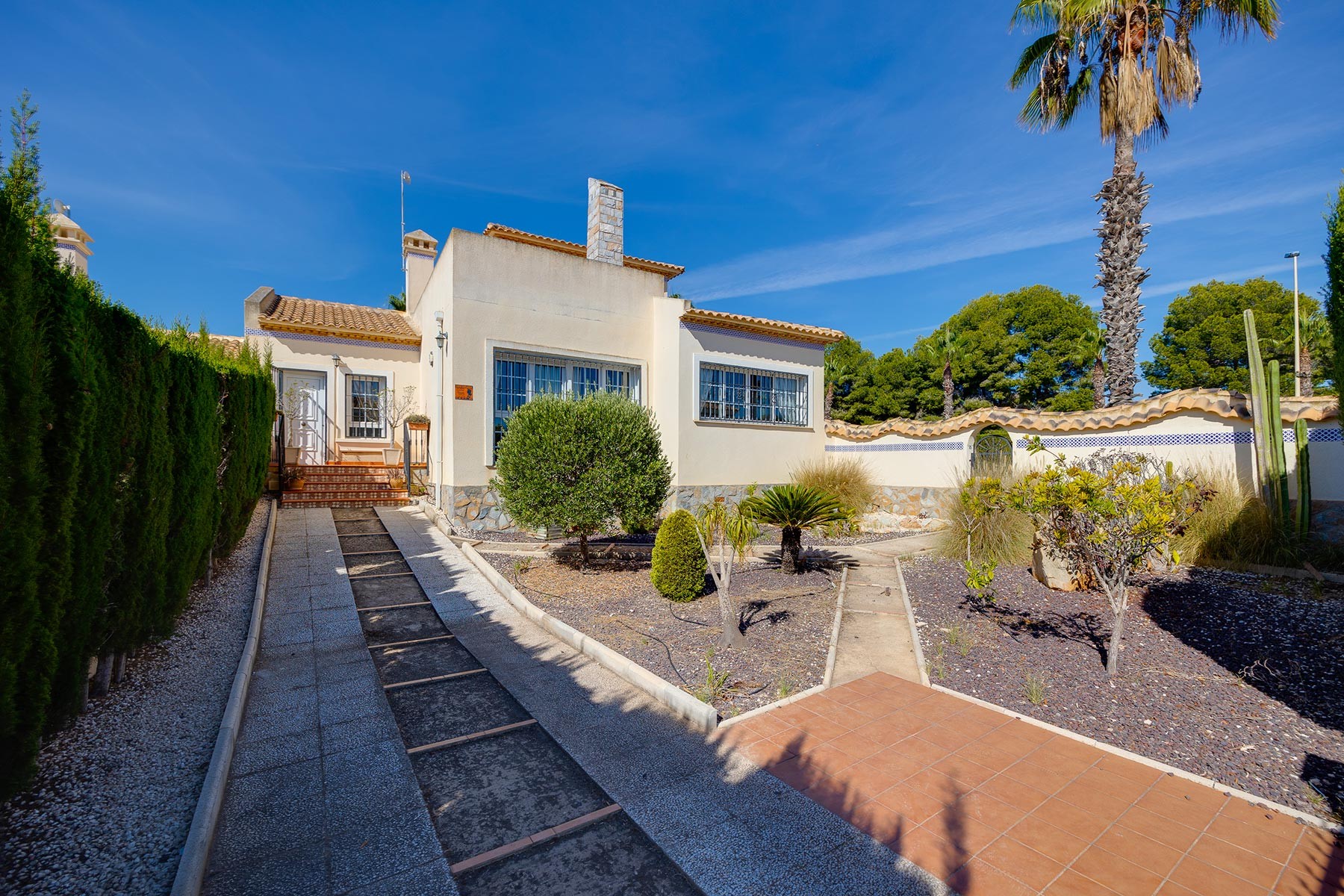Dining area in villa for sale in Orihuela Costa
