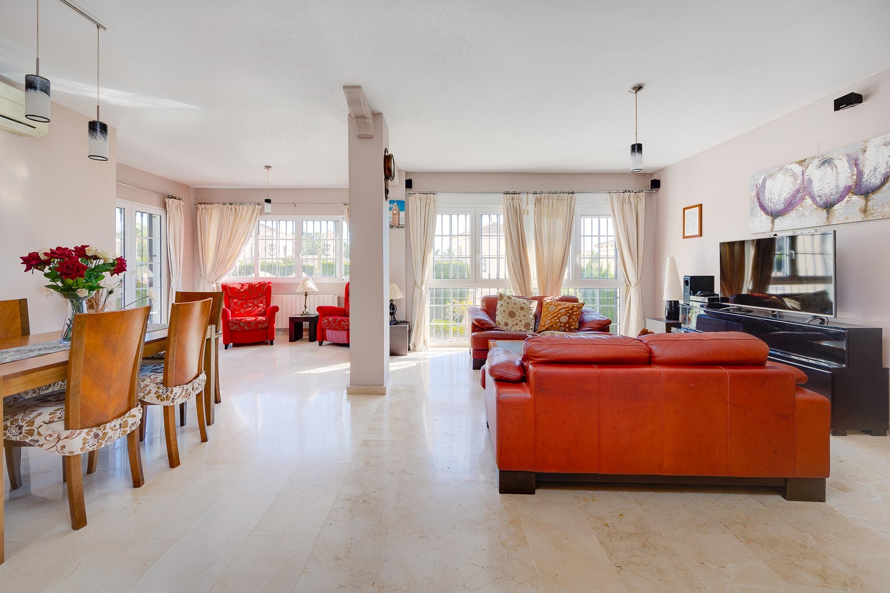 Garden in villa for sale in Orihuela Costa