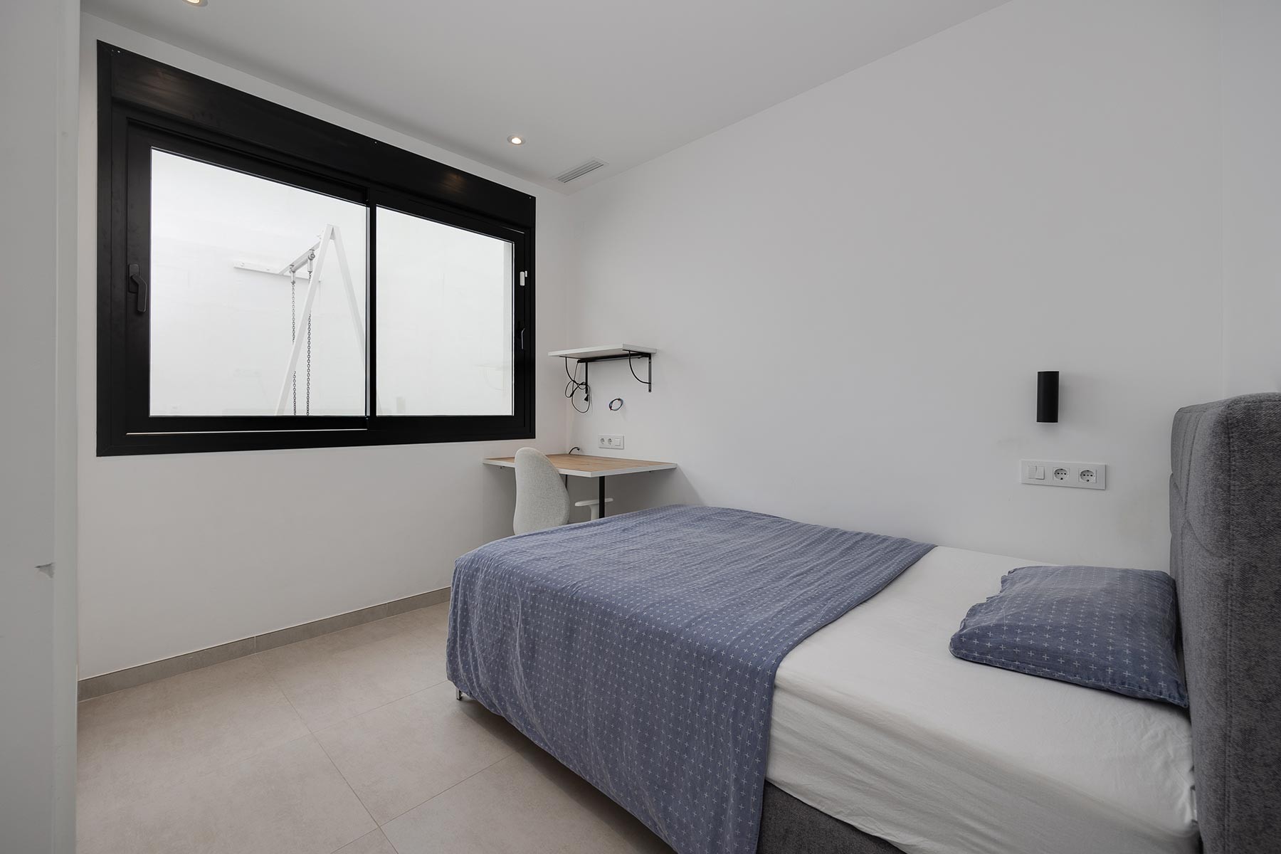 Master bedroom in villa for sale in Pinar de Campoverde
