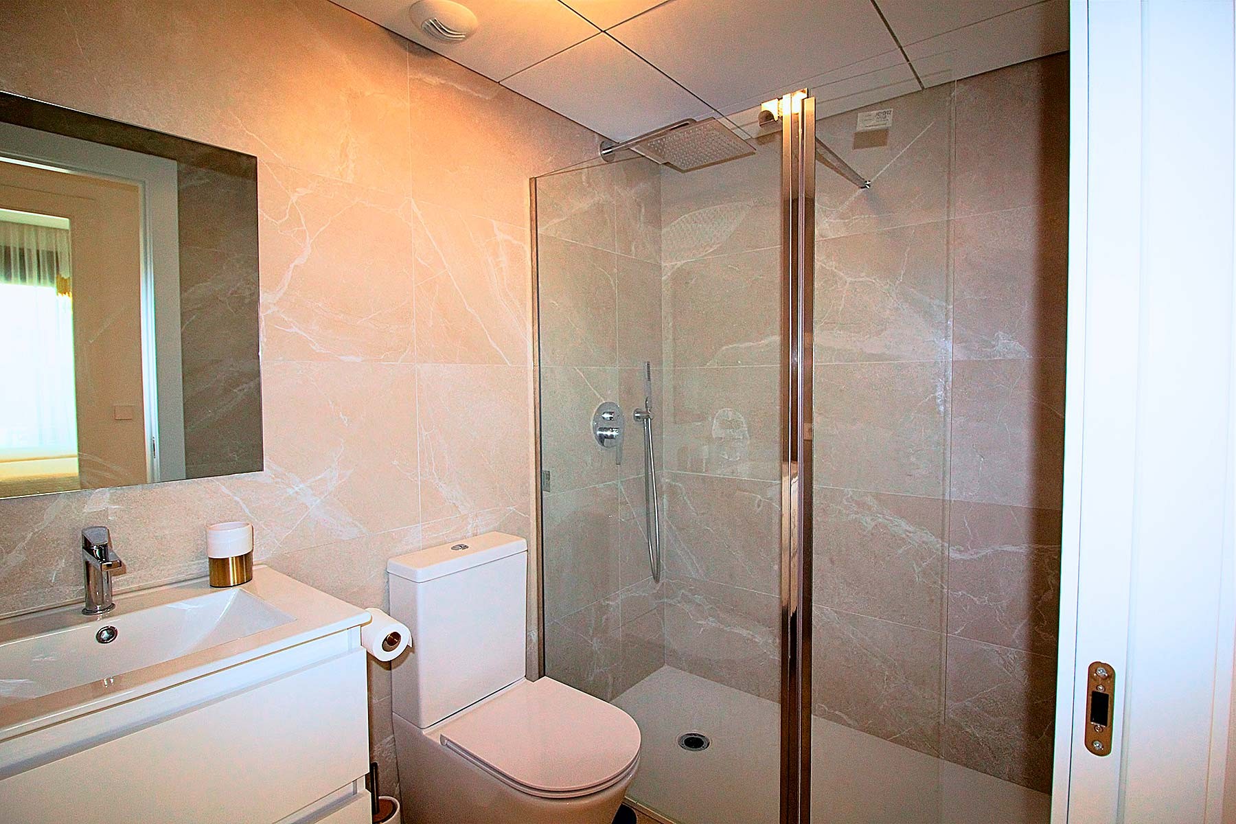 Bedroom in apartment for sale in Santa Pola