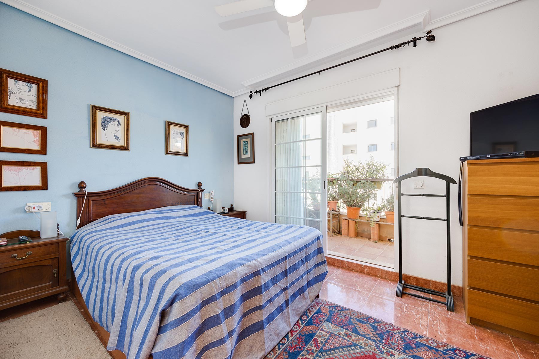 Master bedroom in villa for sale in Orihuela Costa
