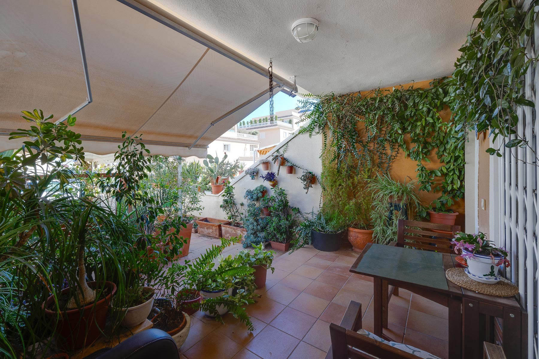 Garden in villa for sale in Orihuela Costa